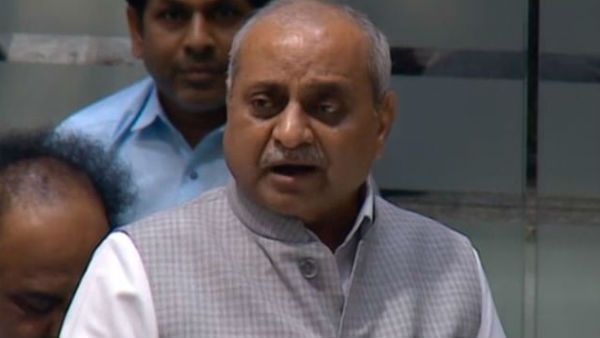 એક હજાર નવી એસટી બસો 