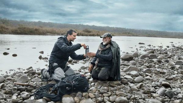 પીએમ મોદીને જેકેટ ભેટ આપી