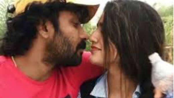 Video: દોસ્તને KISS કરવાની હતી પ્રિયા પ્રકાશ પરંતુ કંઈક એવુ બન્યુ કે...