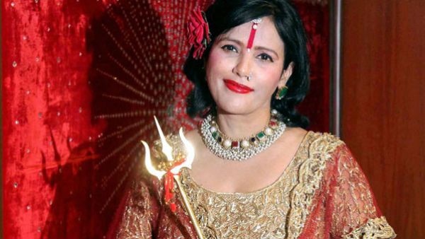 હાથમાં ત્રિશુળ 