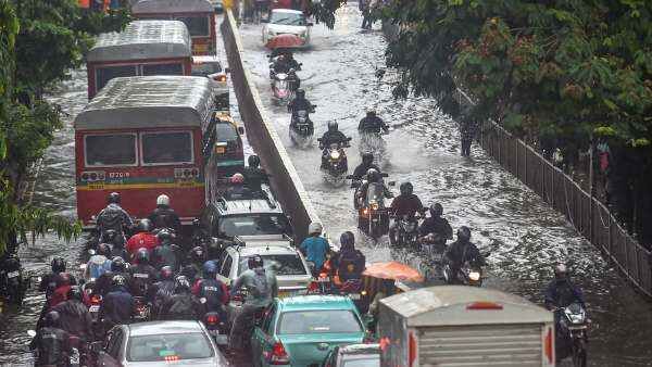 મુંબઈમાં વરસાદથી જનજીવન અસ્ત-વ્યસ્ત