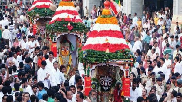 અમદાવાદથી ભગવાન જગન્નાથની રથયાત્રા નીકળી, સીએમ રૂપાણીએ રવાના કરી