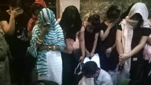 વિદેશીઓ યુવતીઓ પણ શામિલ