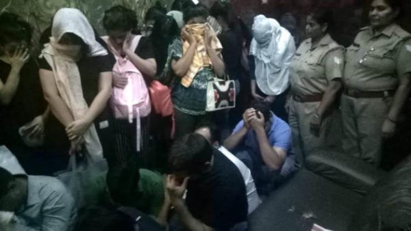 14 સ્પા સેન્ટર સીલ કરવામાં આવ્યા