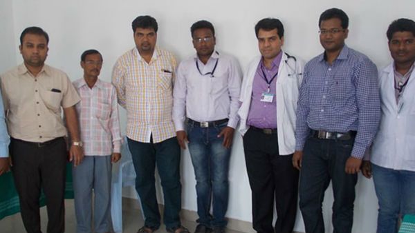 પોતાની ટીમ સાથે ગામે ગામ ફરીને કરી રહ્યા છે મદદ