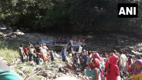 જમ્મુ કાશ્મીરના કિશ્તવાડમાં મિની બસ ખીણમાં પડતા 33ના મોત, 22 ઘાયલ