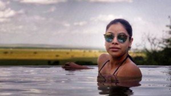 પૂલમાં આ અંદાજમાં દેખાઈ કપિલ શર્માની ‘ઑનસ્ક્રીન વાઈફ' સુમોના, ફોટા વાયરલ