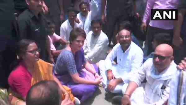 પોલિસે લીધા કસ્ટડીમાં પોલિસે લીધા કસ્ટડીમાં