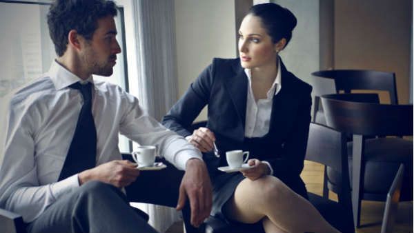 કર્મચારી પ્રેમની શોધમાં રહે છે