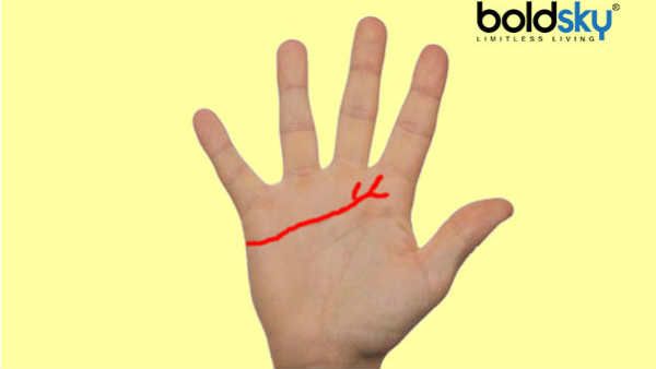 જો લવ લાઈનના અંતમાં ત્રિશૂળ જેમ નીકળતી હોય ત્રણ રેખાઓ જો લવ લાઈનના અંતમાં ત્રિશૂળ જેમ નીકળતી હોય ત્રણ રેખાઓ