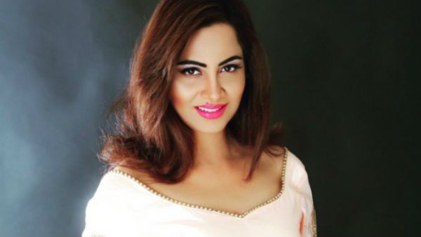 આફ્રિદીને પ્રેમી ગણાવનાર અર્શી ખાને છ મહિનામાં જ કેમ છોડ્યું રાજકારણ?