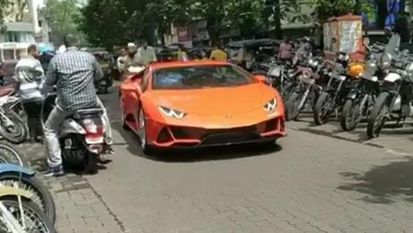 રસ્તા પર લેમ્બોર્ગિની ચલાવતા દેખાયા 