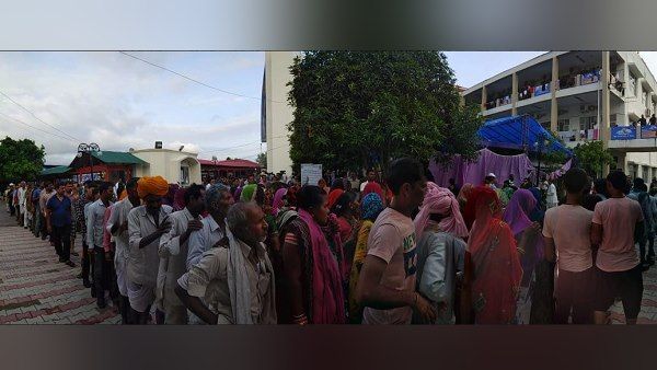 પાણીની બોટલ 100 રૂપિયામાં મળી રહી છે