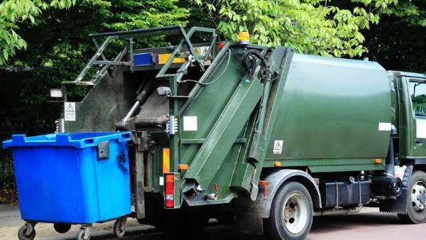 અને જ્યારે ટ્રકમાંથી થવા લાગ્યો નોટોનો વરસાદ