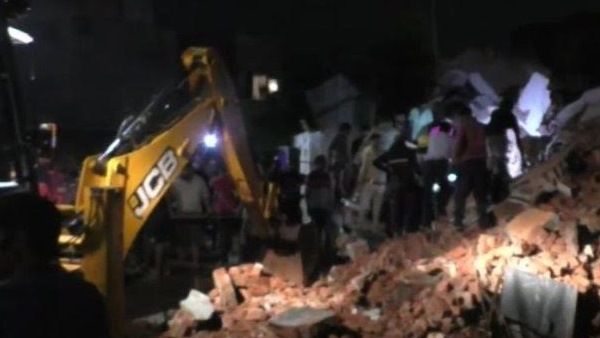 ત્રણ માળનો ફ્લેટ ધરાશાયી થયો, 4 લાશ મળી