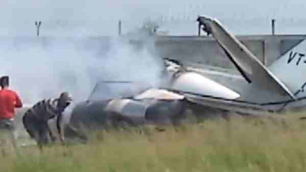 અલીગઢમાં ચાર્ટર પ્લેન ક્રેશ, પાયલટ સહિત 6 લોકો માંડ બચ્યા