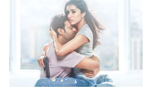 'Saaho'ના નવાં પોસ્ટરમાં શ્રદ્ધા-પ્રભાસની લવ કેમેસ્ટ્રી જોવા મળી