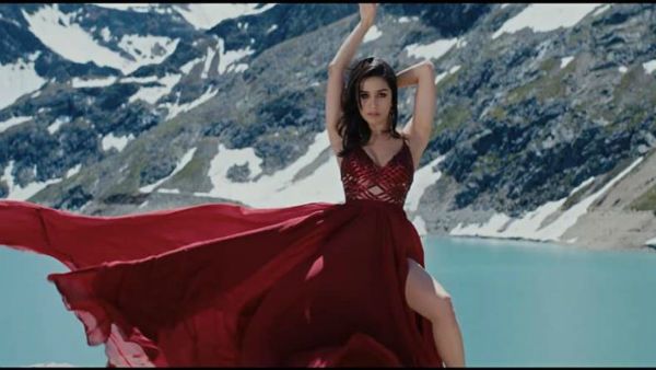 પોલીસ અધિકારીની ભૂમિકામાં પોલીસ અધિકારીની ભૂમિકામાં