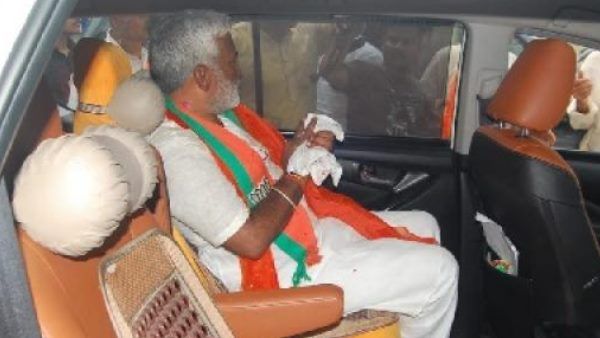 સ્વાગત સમારોહમાં અફરા-તફરી, યુપી ભાજપ અધ્યક્ષની આંગળી કપાઈ