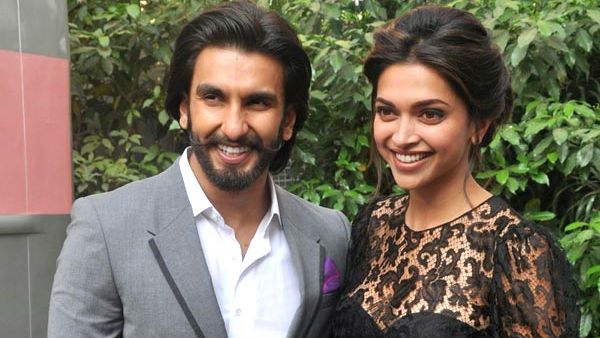 હોટલમાંથી શેમ્પૂની બોટલ ચોરે છે હોટલમાંથી શેમ્પૂની બોટલ ચોરે છે