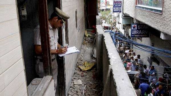 રજિસ્ટરોમાં પરિવારના સાત લોકોના હેન્ડ રાઈટિંગ