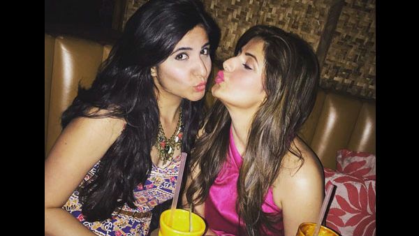 કેરેક્ટર ઢીલા કેરેક્ટર ઢીલા