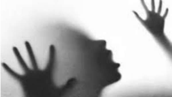 અડધા કિલોમીટર સુધી નગ્ન દોડતી રહી