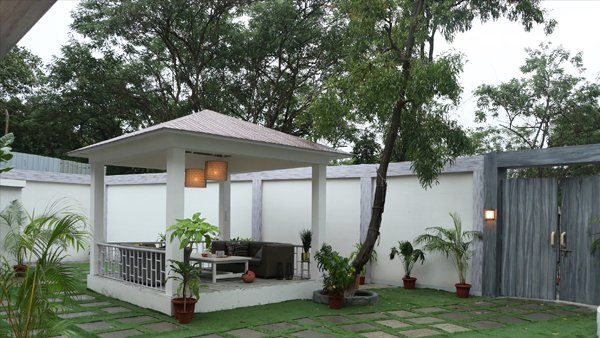 ઘર બહાર ગાર્ડન એરિયા ઘર બહાર ગાર્ડન એરિયા