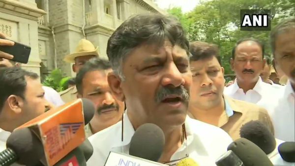 Live: ડીકે શિવકુમારની ધરપકડ વિરુદ્ધ કોંગ્રેસનું પ્રદર્શન