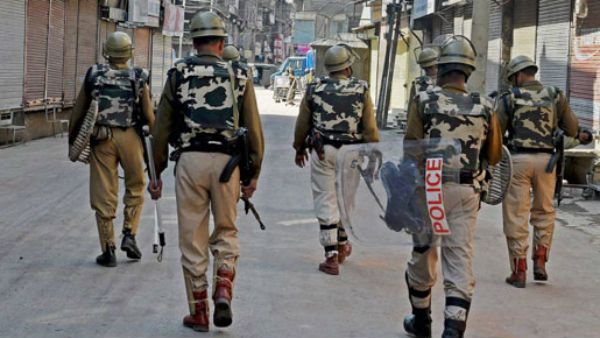 શ્રીનગર-બડગામમાં કર્ફ્યુ શ્રીનગર-બડગામમાં કર્ફ્યુ