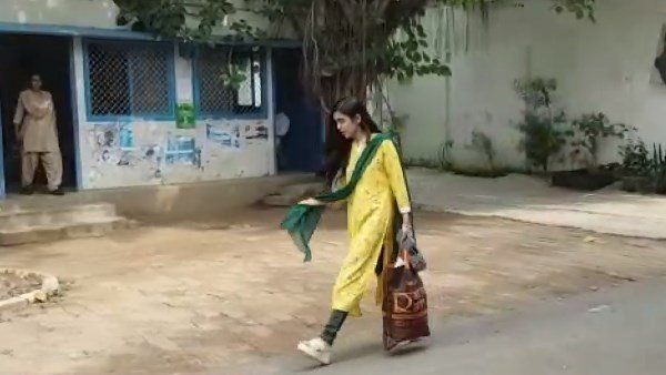 સોશ્યિલ મીડિયા પર વીડિયો સામે આવ્યો સોશ્યિલ મીડિયા પર વીડિયો સામે આવ્યો