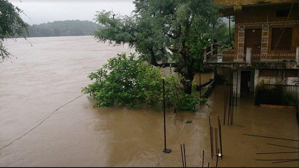 પૂરના ભયથી ગુજરાતમાં 5,000 લોકોને સુરક્ષિત સ્થળે પહોંચાડ્યા