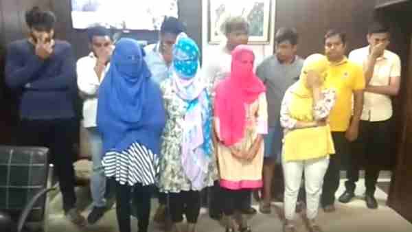 સ્પા સેન્ટરમાં દરોડા, આપત્તીજનક હાલતમાં જ 7 યુવકો, 4 યુવતીઓ