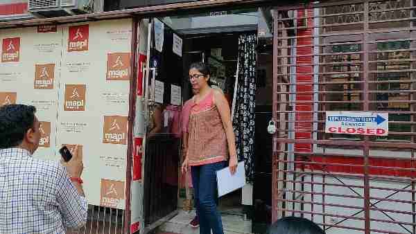 વેબસાઈટ પર યુવતીઓની ફોટો અને સ્પામાં મેનૂ કાર્ડ