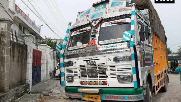 જમ્મુ કાશ્મીર: કઠુઆથી ગોળા બારૂદ ભરેલો ટ્રક મળી આવ્યો