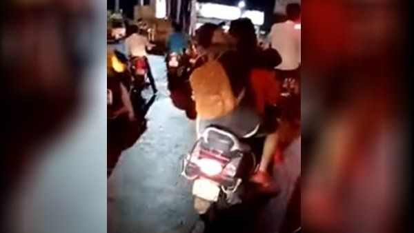 ટ્રાફિક પોલીસ પણ હરકતમાં આવી ટ્રાફિક પોલીસ પણ હરકતમાં આવી