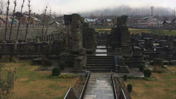 ઘણા મંદિરો સેંકડો વર્ષ જુના