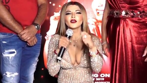 ડ્રેસ પર ટ્રોલ થઈ ડ્રેસ પર ટ્રોલ થઈ