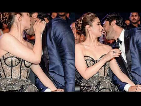 દેખાય છે સાથે સાથે દેખાય છે સાથે સાથે