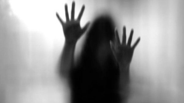 બાથરૂમમાંથી નીકળતા જ પકડી લીધી