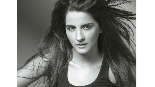 કાશ્મીરને લઈ આ એકટ્રેસે કર્યું ટ્વીટ, બોલી- ત્યાં પણ માણસો રહે છે...