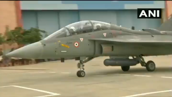 રાજનાથ સિંહે ભારતીય લડાકૂ વિમાન 'તેજસ'માં ઉડાણ ભરીને ઈતિહાસ રચ્યો