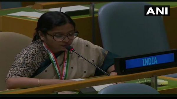 પાકિસ્તાનને ઝાટક્યુ