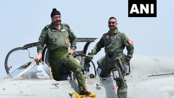 Video: પાકિસ્તાન બૉર્ડર પાસે અભિનંદન વર્તમાને ફરીથી ઉડાવ્યુ મિગ-21, IAF ચીફે આપ્યો સાથ