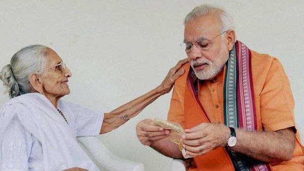પીએમ મોદીનો આજે જન્મદિવસ, માના આશીર્વાદ લીધા બાદ પહોંચશે સરદાર સરોવર ડેમ