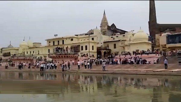 ઘાટો પર ગ્રાફિક્સની મદદથી સજાવાયા દીવા