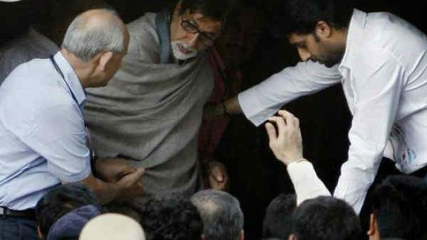 અડધી રાત્રે હોસ્પિટલે ખસેડાયા