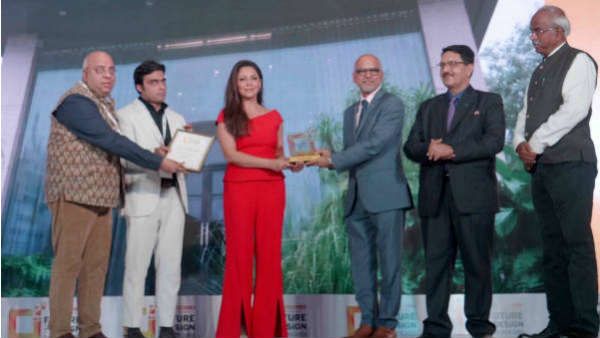 ઘણી પરિયોજનાઓ આપવામાં સફળ