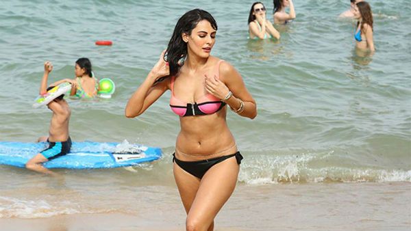 વિદેશી મોડલ વિદેશી મોડલ