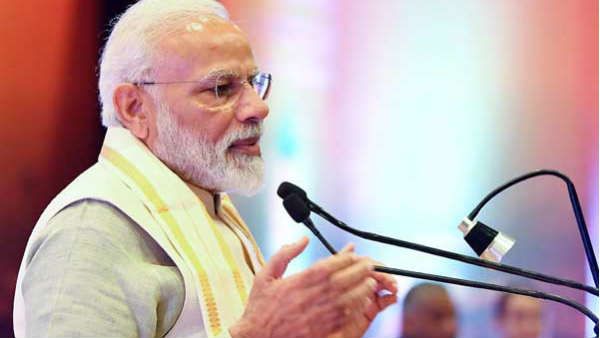 માત્ર પીવે છે લીંબુ પાણી માત્ર પીવે છે લીંબુ પાણી